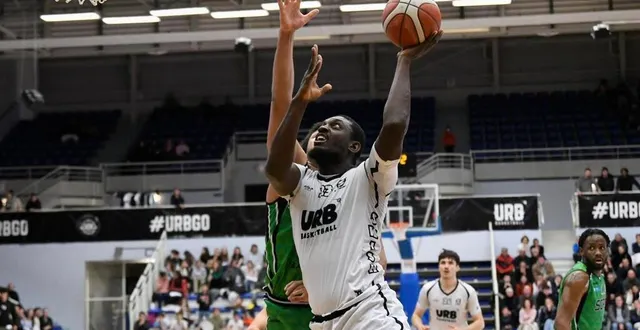photo  le pivot guinéen, cheick sekou condé, ne jouera pas avec l’urb cette saison.  &copy;  jocelyne régent 