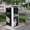 photo le distributeur à pain est situé à l’entrée de la place des deux-fonds à avoise.