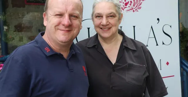 photo  david et helen pope tiennent le restaurant bella’s tea room à bagnoles-de-l’orne-normandie.  &copy;  ouest-france 