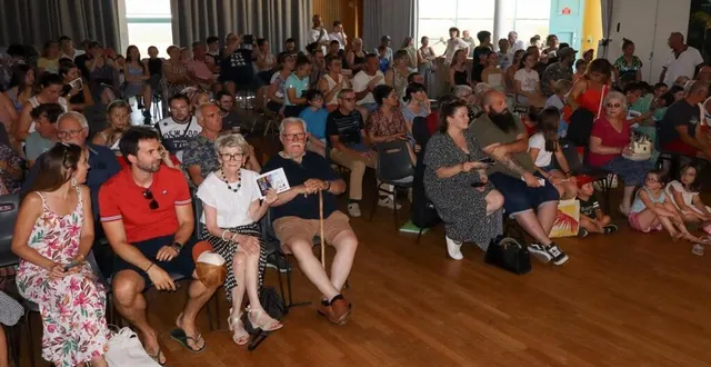 photo  le public est venu nombreux applaudir les musiciens.  &copy;  le maine libre 