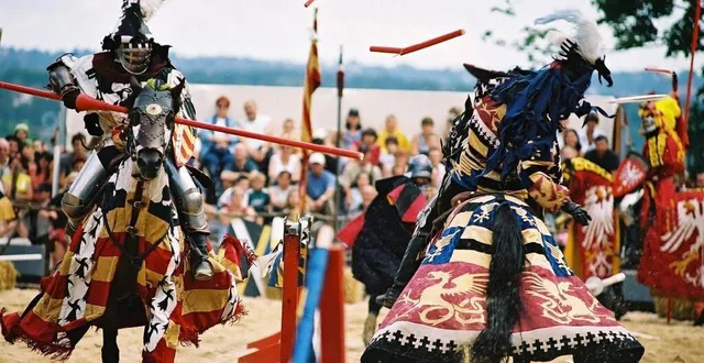 photo  les médiévales de domfront fêtent leurs 30 ans, en août 2025, avec trois jours de fête sur le thème du moyen-âge.  &copy;  archives ouest-france 