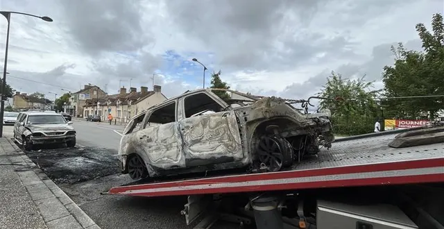 photo  l’incendie s’est déclenché dans cette première voiture, avant de se propager au véhicule garé derrière.  &copy;  ouest-france 