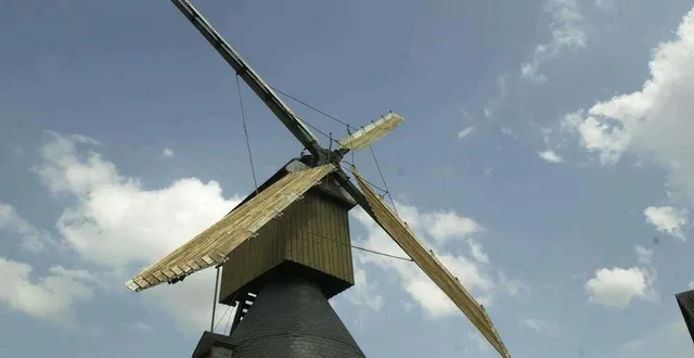 photo  la ville d’angers qui a recensé 20 000 habitants au moyen âge, comptait jusqu’à 140 moulins !  &copy;  archives co – josselin clair 