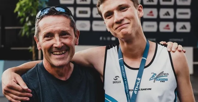 photo  thibaut gromala épaulé par jean-michel mareau, son entraîneur.  &copy;  antoine robert, capblancq – sco angers athlé 