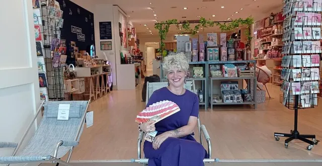 photo  peggy rouillard à l’entrée du nouvel espace alloué à la chaise longue.  &copy;  ouest-france 