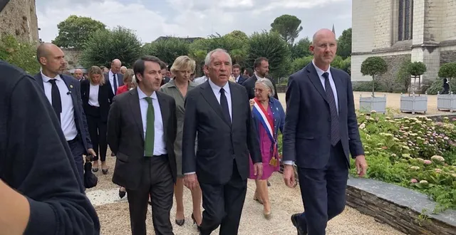 photo  françois bayrou a visité le château lors de sa venue ce jeudi 24 juillet à angers.  &copy;  co 