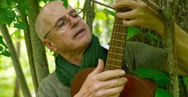 photo  jac livenais.  &copy;  co 