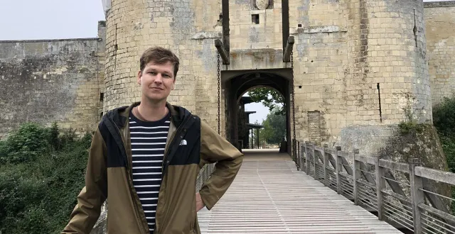 photo  maxime chefdeville à beau avoir vécu près de honfleur, il a fait de caen sa maison.  &copy;  ouest-france 