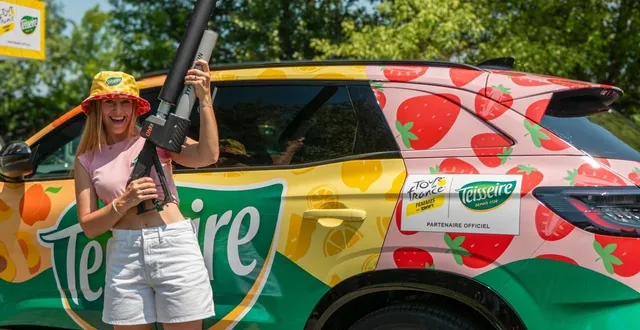 photo  maxine eouzan s’échauffe avant le départ du tour de france femmes.  &copy;  teisseire / jason bois 