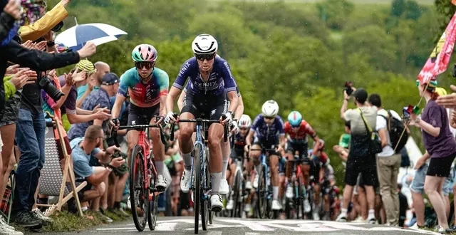 photo  le plus grand rendez-vous cycliste féminin au monde fait étape à saumur, mardi 29 juillet.  &copy;  photo aso-thomas maheux 