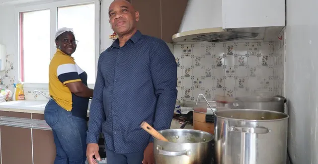 photo  joseph sei, le gérant d’afrikan soûl, peut compter sur kourani pour préparer les plats de son restaurant qu’il a installé dans l’ancien pizza quick, route de la flèche à sablé-sur-sarthe  &copy;  ouest-france 