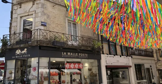 photo  la rue aux sieurs d’alençon est aujourd’hui l’une des principales artères commerçantes du centre-ville.  &copy;  ouest-france 