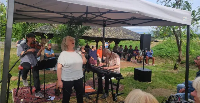 photo  hélène maurice, tony baker et jean-lou descamps.  &copy;  le maine libre 