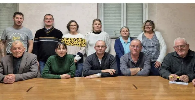 photo  les membres de bureau du comité des fêtes lors de la dernière réunion pour les festivités de la sante-anne.  &copy;  ouest-france 