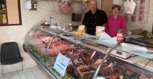 photo  sylvie et didier lallier quitteront définitivement leur commerce le 30 novembre.  &copy;  ouest-france 