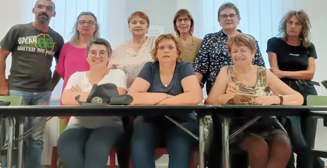 photo  le nouveau bureau est composé, de gauche à droite : assises : alexandra berthelage, catherine haingue et chantal daunas ; debout : mickaël laveron, nathalie tharrault, brigitte lexcellent, chantal rousseau, véronique thibault et catherine lebrun.  &copy;  co 