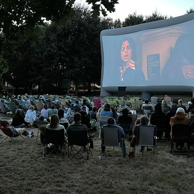 photo « super-héros lalgré lui » sera diffusé à la base de loisirs de montbizot. photo d’illustration  ©  archives ouest-france