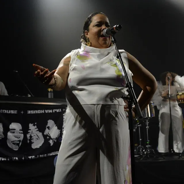 photo salle camille-lepage, mdq des hauts-de-saint-aubin, 24 juillet. le combo brésilien taj ma house pour un son très clubbing.  ©  co - jerôme hurstel