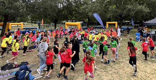 photo  les enfants impatients de participer aux matches de foot loisir  &copy;  ml 