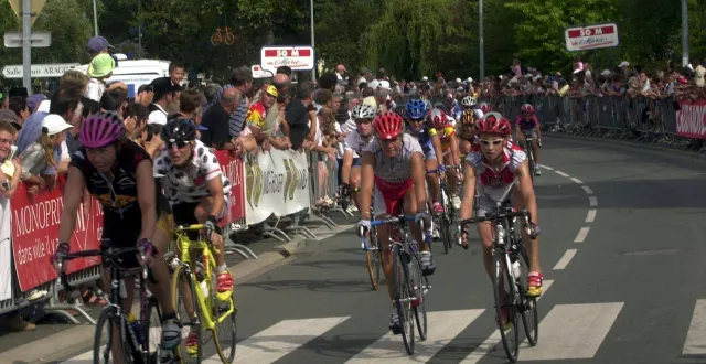 photo  le 14 août 2003, trélazé avait accueilli l’arrivée d’une étape du tour de france femmes, alors appelée grande boucle féminine internationale. le lendemain, la cité ardoisière fut le théâtre d’un départ en direction de gorron (mayenne).  &copy;  ouest-france 
