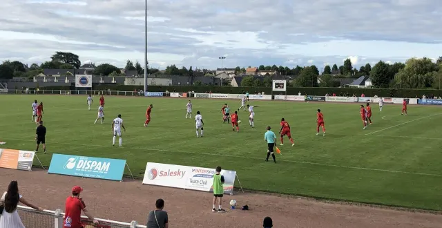 photo  le mans fc faisait escale à sablé-sur-sarthe pour y disputer un match amical face à fleury 91.  &copy;  ouest-france 