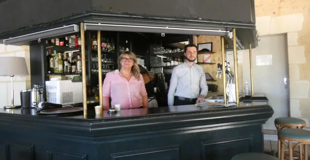 photo  une employée et le directeur.  &copy;  ouest-france 