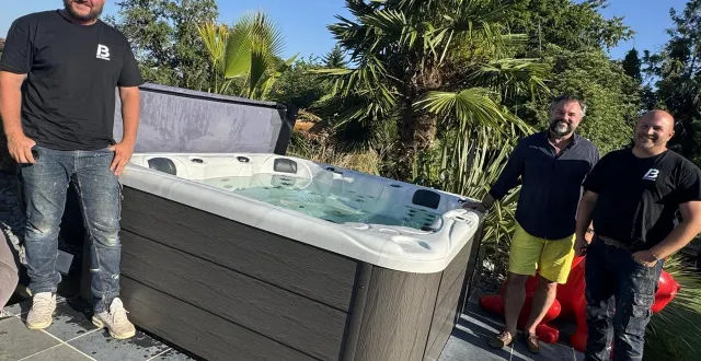 photo  près d’alençon, guillaume hofmanski a acheté un spa chez l’entreprise bp extérieur.  &copy;  ouest-france 