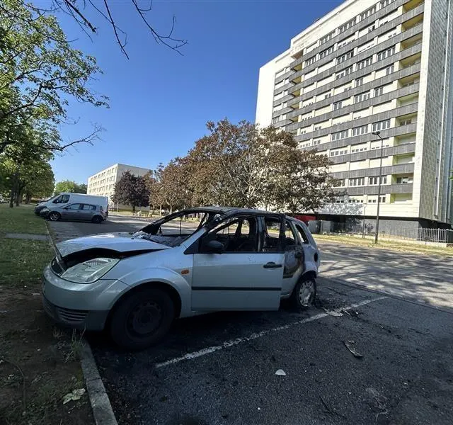 photo la voiture, place jeanne-d’arc à alençon (orne).  ©  ouest-france