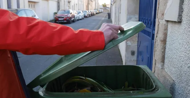 photo  le syvalorm le rappelle : aucun service ni matériel n’est vendu en porte-à-porte par ces agents.  &copy;  photo d’illustration - archives co 