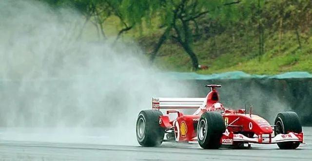 photo  la ferrari f2002 du pilote allemand michael schumacher, une des vedettes du plateau.  &copy;  iptc 