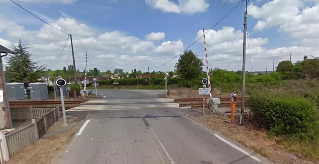 photo  les équipes de sncf réseau sont venues inspecter deux passages à niveau près d’argenta, samedi 26 et lundi 28 juillet.  &copy;  capture écran google maps 