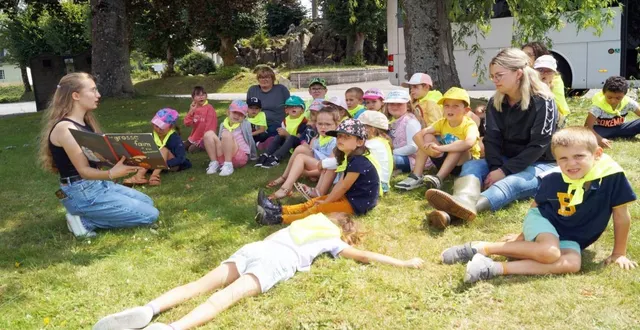 photo  on raconte une histoire aux enfants de domfront-en-poiraie.  &copy;  ouest-france 