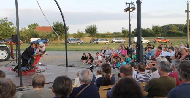 photo  un spectacle déjanté sur des skis.  &copy;  le maine libre 