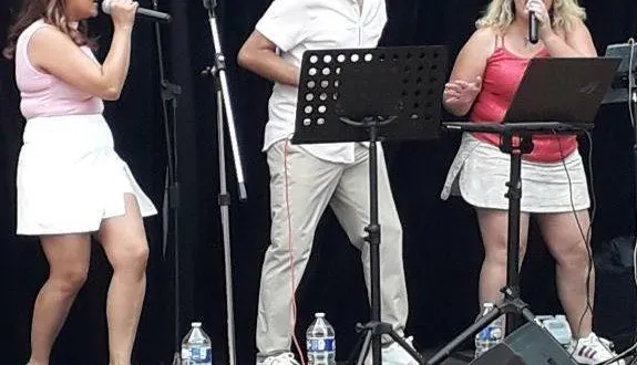 photo  un concert qui a fait danser le public.  &copy;  le maine libre 