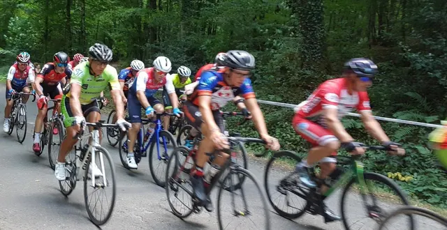 photo  les bois de courtanvaux ont apporté un peu de fraîcheur aux cyclistes.  &copy;  le maine libre 