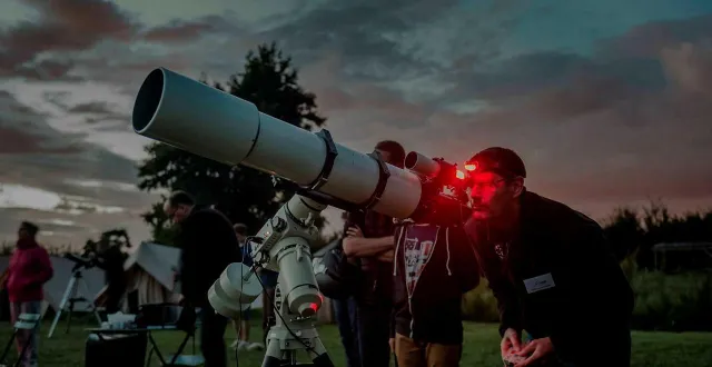 photo  lors de la nuit des étoiles, une douzaine de télescopes seront mis à disposition du public, près du mans.  &copy;  afp 