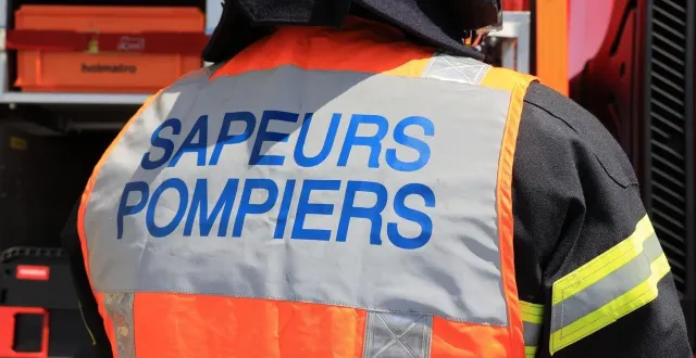 photo  une quinzaine de sapeurs-pompiers est intervenue pour venir à bout des flammes du bâtiment agricole à orgères (orne), ce lundi 28 juillet 2025.  &copy;  archives ouest-france/michel cou 