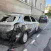 photo  la première voiture des incendies du 28 juillet a brûlé dans la rue des marais, à alençon (orne), et a fait fondre l’arrière d’un second véhicule. 