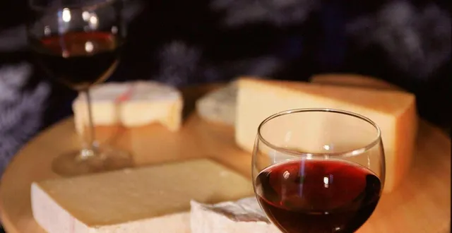 photo  attention des arnaques entourent les apéros proposés au château de montmirail, en sarthe.  &copy;  archives ouest-france 