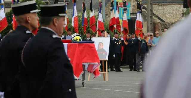 photo  une cérémonie d’hommage républicain pour jonathan moreau, pompier décédé dans l’exercice de ses fonctions, a eu lieu ce mardi 29 juillet 2025 au lude (sarthe).  &copy;  ouest-france 