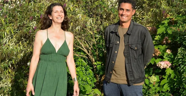 photo  shelly de vito, co-fondatrice et co-directrice avec james porter, du centre d’arts contemporains les moulins de paillard, à côté de kevin rouillard, lors de la conférence, samedi 26 juillet 2025.  &copy;  ouest-france 