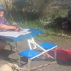 photo  arrivés un peu avant 10 h, annie et régis guérin ont pique-niqué sur place dans un chemin, à deux pas du bourg de challain. ils ont installé leur table. régis, le journal ouest-france du jour étalé sur la table, est un passionné de vélo. il est membre d’un club à couffé (loire-atlantique) et se réjouit de voir le cyclisme féminin prendre de l’ampleur. 