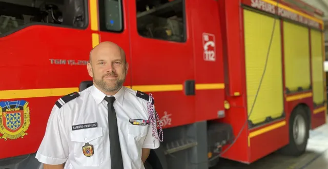 photo  le lieutenant curran, à la caserne de sablé-sur-sarthe le mardi 29 juillet 2025.  &copy;  le maine libre 