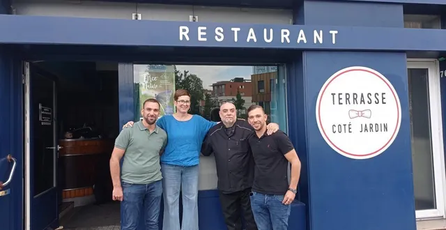 photo  laure et franck molière entourés de leurs successeurs steven (à gauche) et frédéric portier.  &copy;  ouest-france 