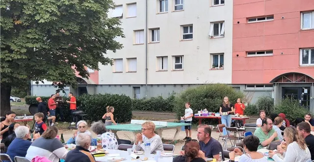 photo  une quarantaine de personnes se sont rassemblées.  &copy;  le maine libre 