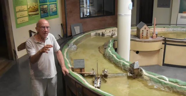 photo  le guide andré grazélie propose, aux groupes sur réservation, des visites vivantes au cours desquelles il transmet ses connaissances et les anecdotes qu’il a récoltées lors de ses recherches.  &copy;  co - joël audouin 