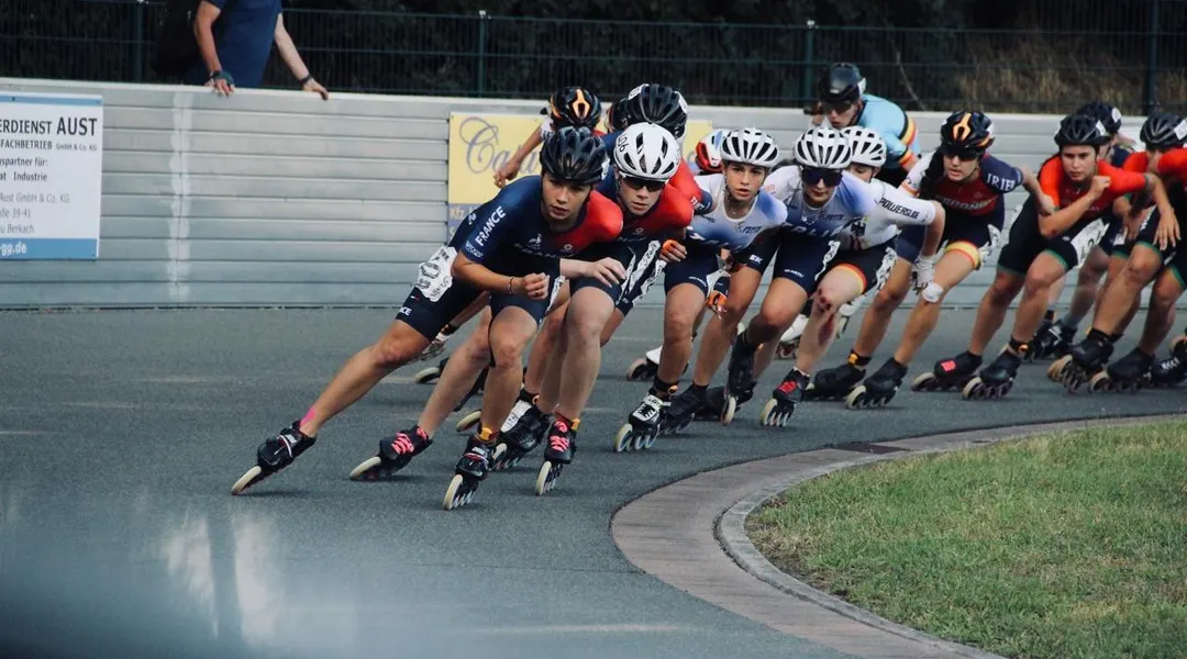 Roues et Victoires : Deux Jeunes Ligériennes Dominent le Roller Vitesse !