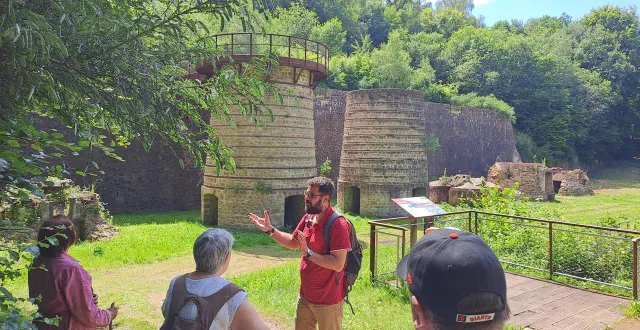 photo  michaël herbulot est guide conférencier et médiateur du patrimoine. il propose plusieurs visites et animations autour de la préhistoire et du patrimoine industriel.  &copy;  michaël herbulot 