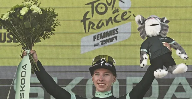 photo  lorena wiebes conserve son maillot vert sur cette 6e étape du tour de france femmes  ©  julien de rosa / afp 
