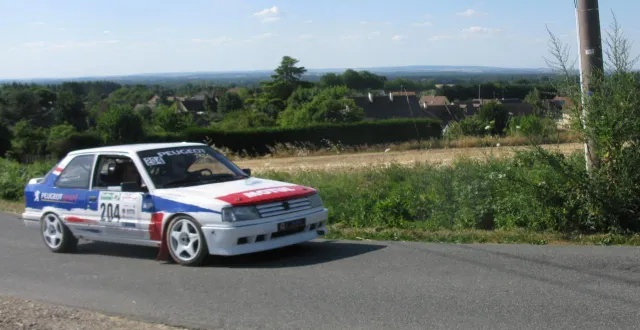 photo  direction le départ du rallye écurie le mans.  &copy;  ouest-france 